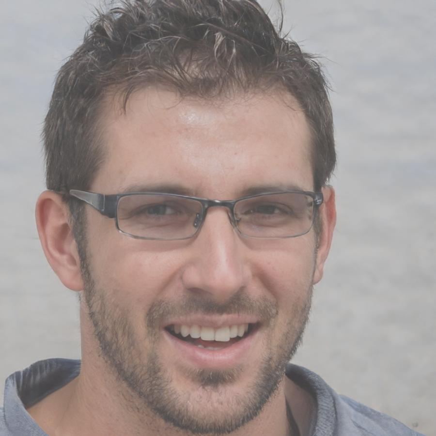 Portrait de Thomas Leroy, analyste financier senior